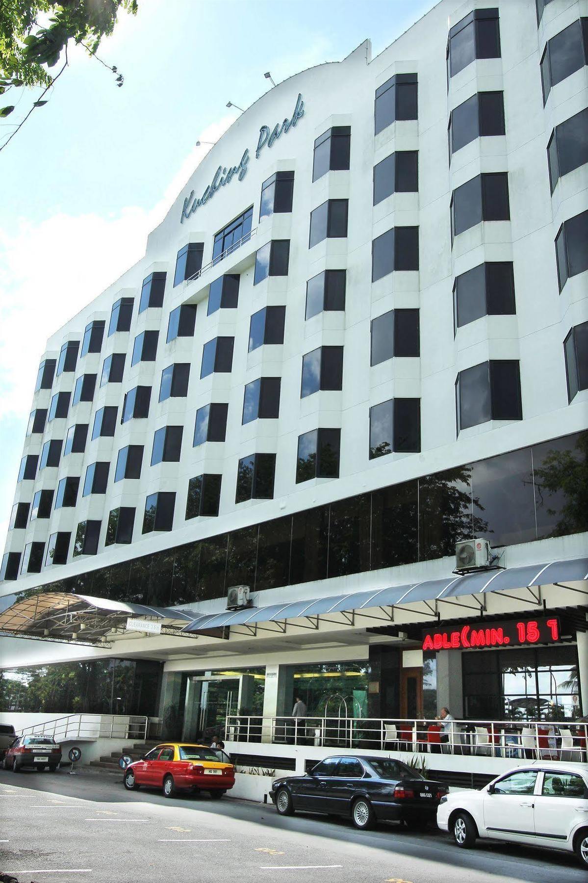 Kuching Park Hotel Exteriör bild